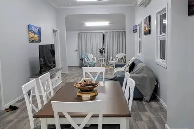 Image de The Fraser - The Perfect Escape. Inner City Queenslander 2nd Floor.