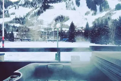 Image de 1 bedroom condo with private hot tub and private sauna in heart of Aspen- Views!