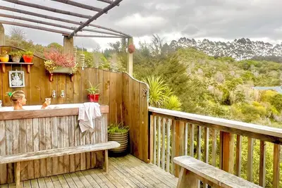 Image de Seaview Sanctuary - stunning sea and bush location