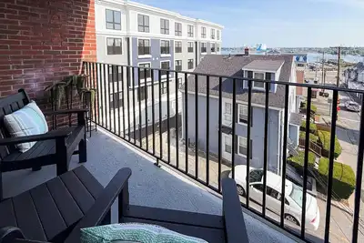 Image de City Views~Close 2 Salem~Balcony
