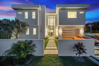 Image de Luxury New Modern Beach Mansion in Best Location!