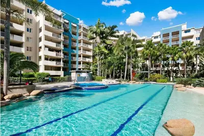 Image de Top-Floor Apt w/ Huge Balcony, Bbq & Pool Access