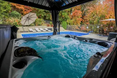 Image de Spacious 4br Retreat with salt water pool & hot tub