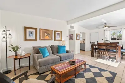 Image de UofA & Gem Show Access | Cozy 2br Home w/ Patio