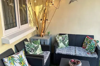 Image de Modern Escape — Steps from Beach