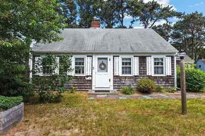 Image de Spacious 4-bedroom house with heat and Ac, short stroll from Haigis Beach