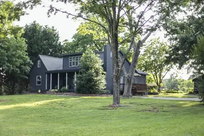 Image de Charming 3-bedroom home with gardens & chickens