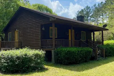 Image de Quiet cabin with 3 fishing ponds on lots of acres. Come enjoy the country life