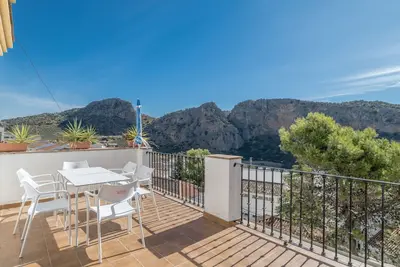 Image de Appartement 'Sierra Del Hacho Ático' avec vue sur la montagne, terrasse privée et climatisation