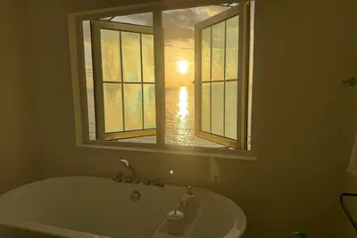 Image de Beachfront Bliss: Spacious 2-Bedroom Townhouse with Sunset Views in Negril