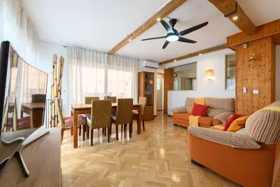 Image de Appartement familial avec terrasse et piscine dans une urbanisation privée - Madrid