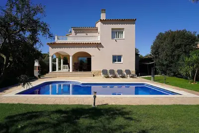 Image de Villa spacieuse et bien située à Sant Pere Pescador
