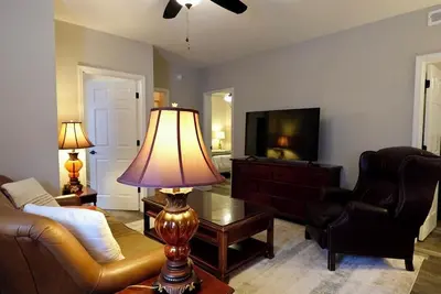 Image de 3br Basement Apartment Close to Cu