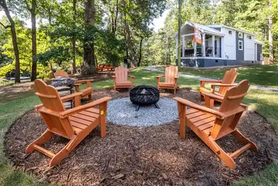Image de Lake Retreat- Mins to Cu- Kayaks, Fire Pit, Dock