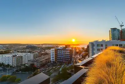 Image de Luxury Condo Downtown, Breathtaking Views, Top Floor, 2 Private Terraces & Gym