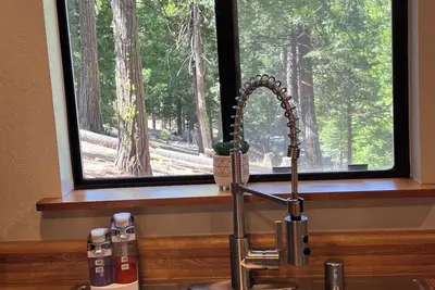 Image de Charming Mountain Chalet  with Ac/Heating in Camp Connell.