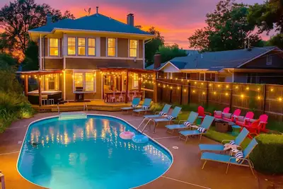 Image de Luxury Retreat -Pool, Hot Tub, Fire Pit, Bbq & Games - Big groups