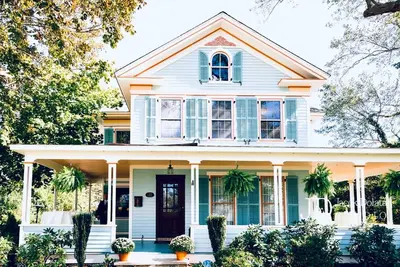 Image de Take it easy at this unique and tranquil getaway where history meets luxury.