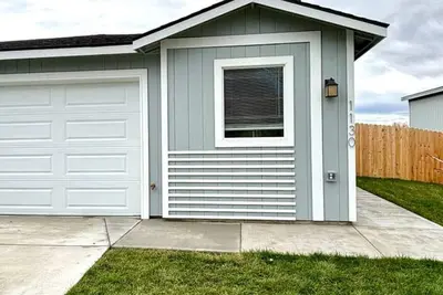 Image de New Townhouse Near Highway