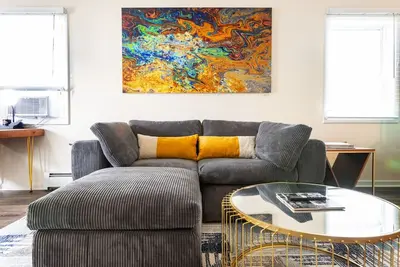 Image de Private Modern 3 Bed Apt Close to Downtown- 1st Flr