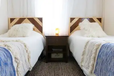 Image de Classy Private Apt - 3 Beds 2nd Flr - Near Downtown