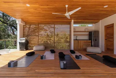 Image de Modern, Lux & Jungle Retreat in Central Guiones walk to shops