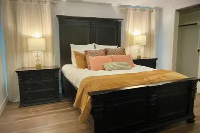 Image de Cozy & Stylish Houston Heights Bungalow with Fenced Yard Close to Everything!