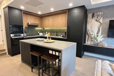 Image de Brand New Award Winning Townhouse|3br|Van West|Skytrain|12 min to Airport & Dt