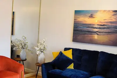 Image de Elite Unseen Suites! Home that offers a balance of comfort, style & convenience.