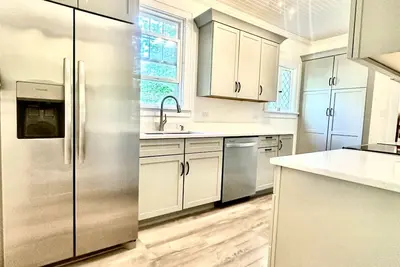 Image de Modern Kitchen & Classic Charm – Walk to UMaine