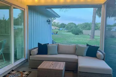 Image de New 2/2 Coastal Getaway!