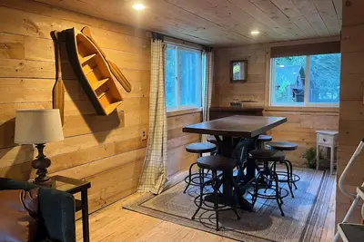 Image de Trout View Cottage-Creekside fire pit, 2 bedrooms Sleeps 6 near Anf fun!