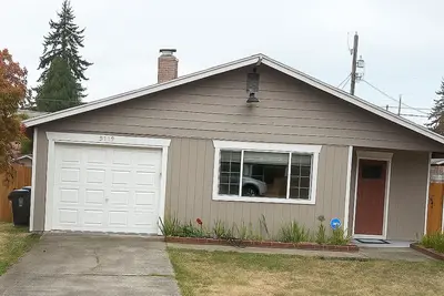 Image de Pet-Friendly Remodeled 3-bedroom Charmer in Trendy Tacoma