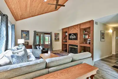 Image de Private Killington Home w/ Indoor Hot Tub and 2 Living Rooms
