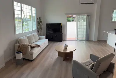 Image de Modern 3br Georgetown Home w-Generator + Ac