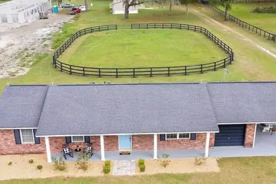 Image de Steps to Wec - Geneva Maison @ Swiss Stables on rare 20 acre estate