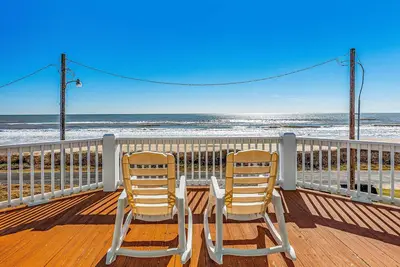Stunning | Beachfront | Dog Friendly | Sleeps 8