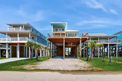 Image de Cozy Ocean View 4br l Large Deck l Pet Friendly