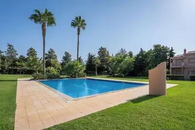 Image de Sunny House with Jacuzzi and Pool by HostWise