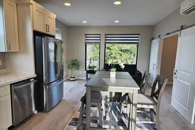 Image de Charming 2-bdrm, 2-bath Guesthouse near Seatac Airport