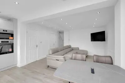 Image de 4 Bed - Sleeps 8 - Free Parking - Garden