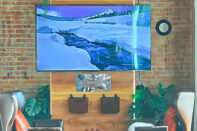 Image de Amazingly spacious currated loft. Huge bright 1b 1b loft with Valet parking incl