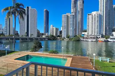 Image de Riverfront Villa 8 Surfers Paradise with Pool