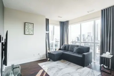 Image de Lanterra Downtown 1-bedroom. 2 bed, across Cn Tower with parking