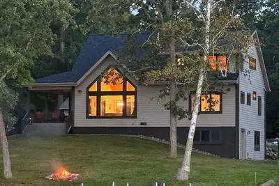 Image de Experience Mn Lake Life, Kayaks, Canoe, Firepit, Grill, Dock, Paddle Boat & More