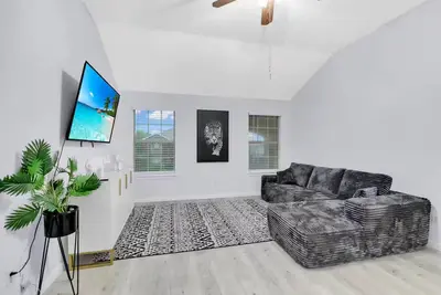 Image de New & Stylish 4br/3ba Getaway-Peaceful Modern home