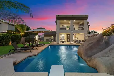 Image de Northstar Zen Luxe Retreat- Sleeps 16 - Pool - Rock Waterslide - Spa - Game Room