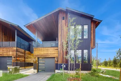 Image de Modern home w/ full kitchen, hot tub, balcony, great views & location