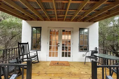 Image de Creek Cabin at The Wildflower Woods