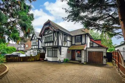 Image de Beautiful Tudor House - 15 mins to Wembley Stadium